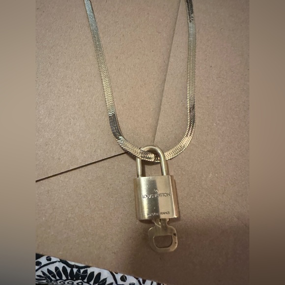 Louis Vuitton gold lock and key ( number 310), paired with a 14k gold necklace. - Picture 1 of 6
